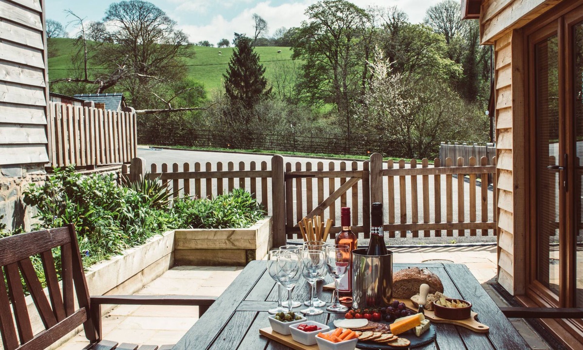 Church Stoke House | Cosy Barn Conversion in Rural Mid-Wales. Pet-friendly, with hot-tub!