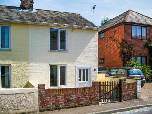 Mistley House | Cosy Cottage