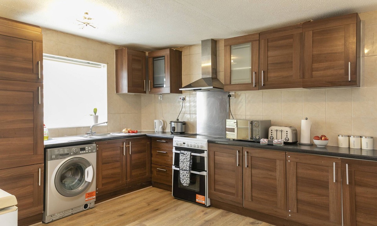 Vange House | *Cosy*Spacious*Wifi*Clean*Close2City*Parking*