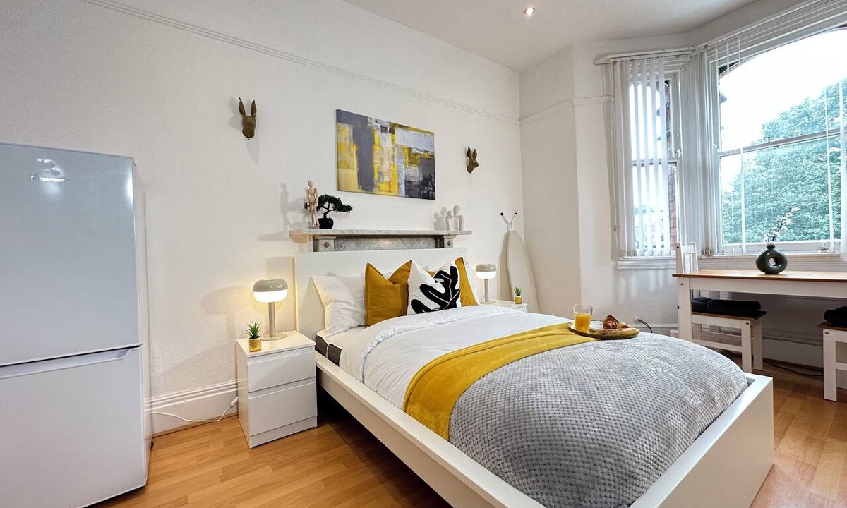 Edgbaston Apartment | Cosy Studio Escape in Harborne with Netflix