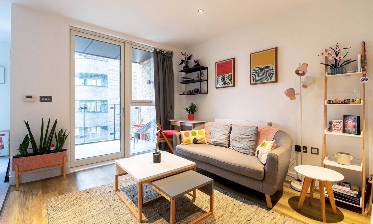 Markhouse Apartment | Cosy Studio flat with a Balcony - Pass the Keys