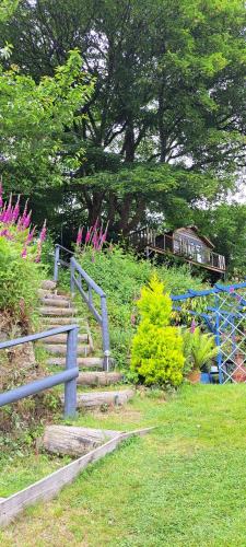 Monkswood Ski Chalet | Cosy Treehouse