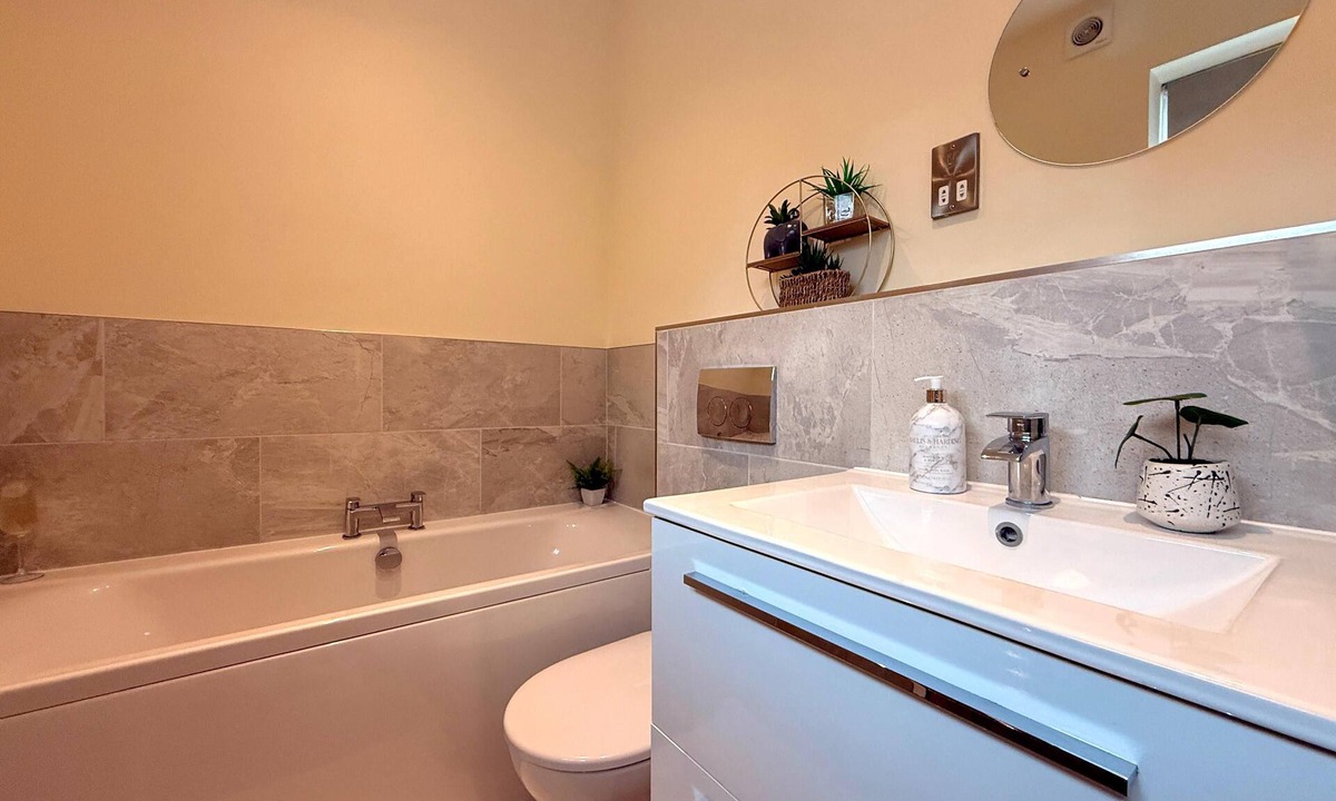Hemel Hempstead Apartment | CosyRiverside House: Contractors, tourists free parking