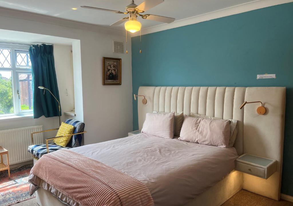 Cottingham Apartment | Cottingham Upstairs Self-contained Kingsize bedroom
