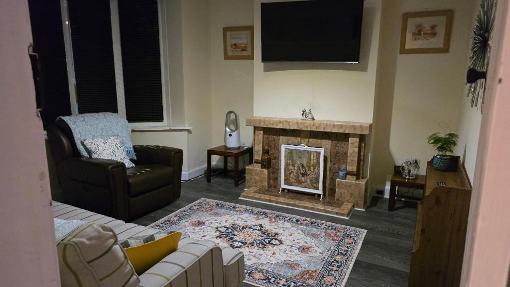 Cornforth House | Cozy 3 room Home with Garden