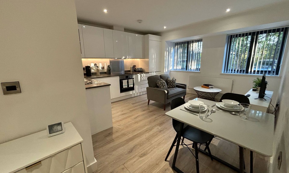 Barnt Green Apartment | Cozy Studio in Solihull - NEC or Airport