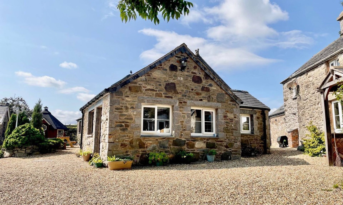 Cwmtirmynach Cottage | Cwt Tyddyn Shepherd's Hut
