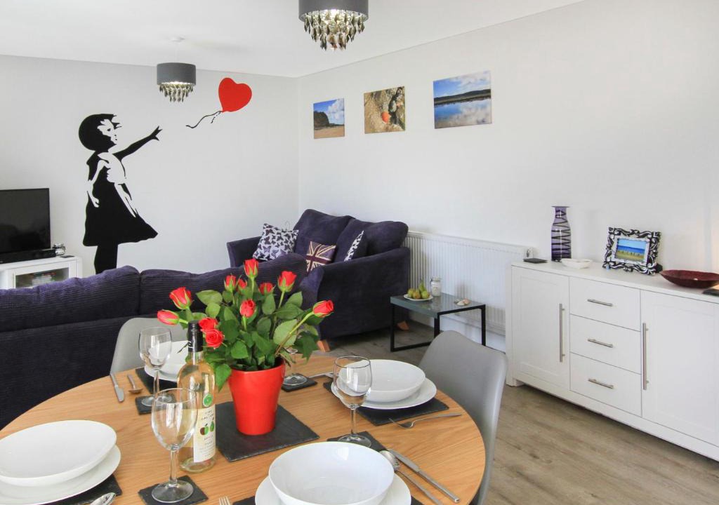 Benllech House | Cysgod Y Capel