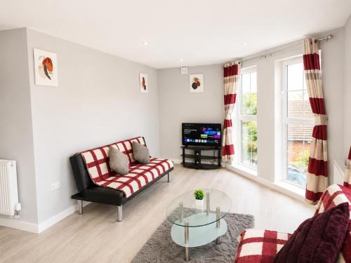 Kettering Apartment | Dainty Curve