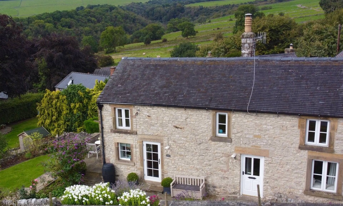 Over Haddon Cottage | Daleside - Spacious cottage with stunning views