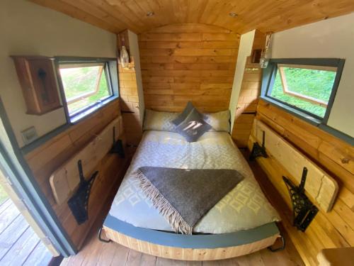 Liverton Apartment | Dingle Glenn secluded woodland cabin & Hot Tub