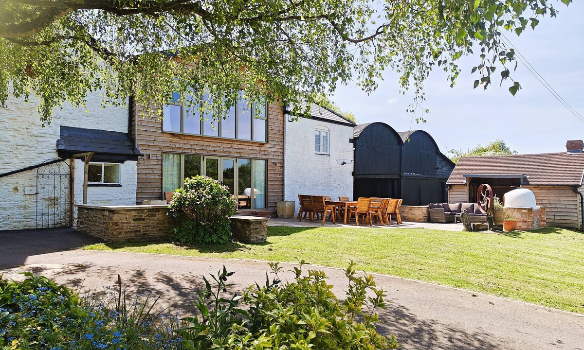 Steens Bridge House | Docklow House - Six Bedroom House, Sleeps 12