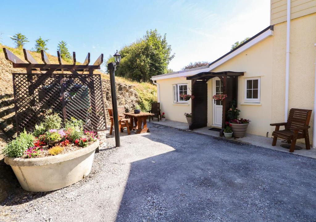 Manordeilo House | Dolcoed