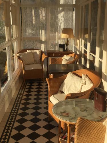 Looe House | Dolphin Guest House