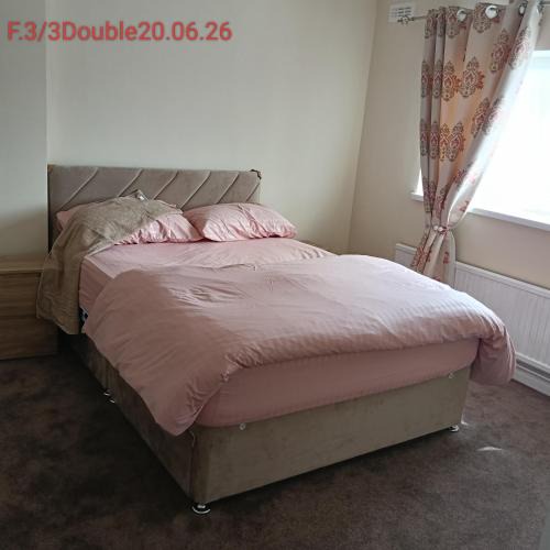 Colchester House | Double bedroom with shared facilities