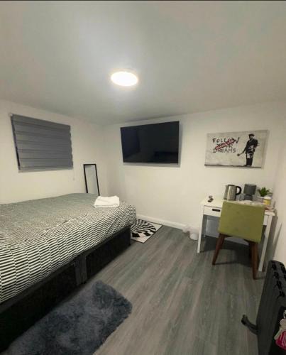 Tea Green House | Double room 3 Minute drive from Luton Airport