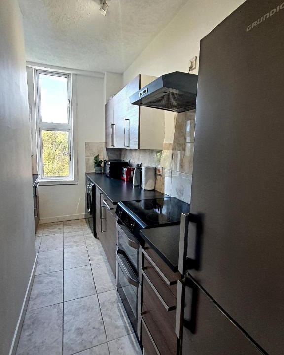 Dumbarton Apartment | Dumbarton Hillview