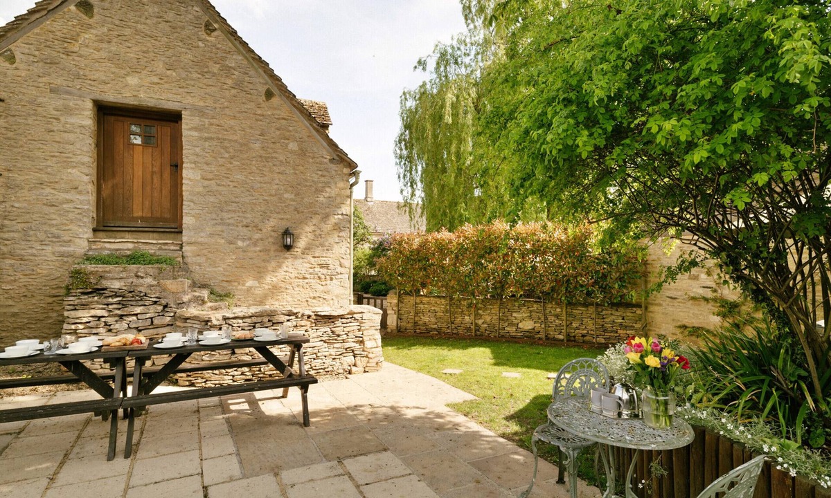 Lechlade House | Dunford Barn