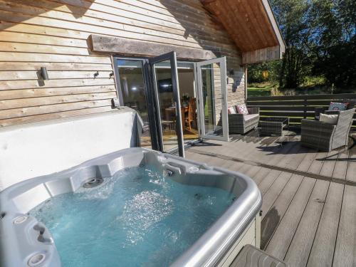 Llanybydder House | Dwrgi