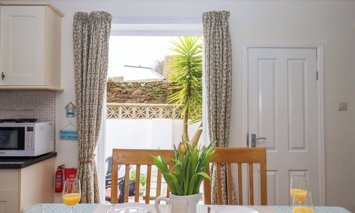 St. Michaels Cottage | Elmbank Gardens