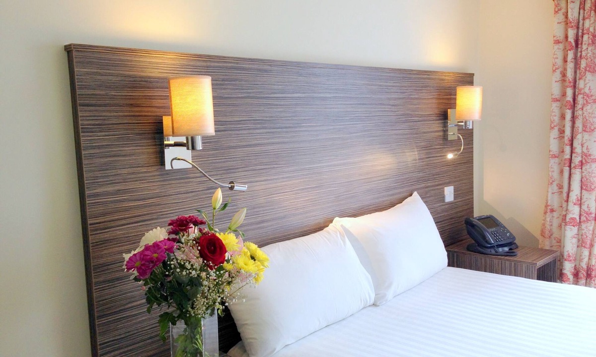 Wolverhampton Hotel | Ely House Hotel