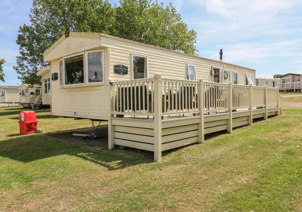 Isle of Grain House | Estuary View