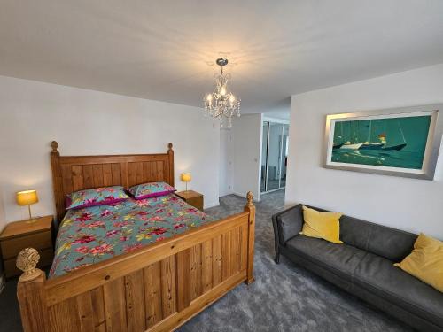 Crosby Bed & Breakfast | Exclusive suite, Thornton, Liverpool Near Crosby