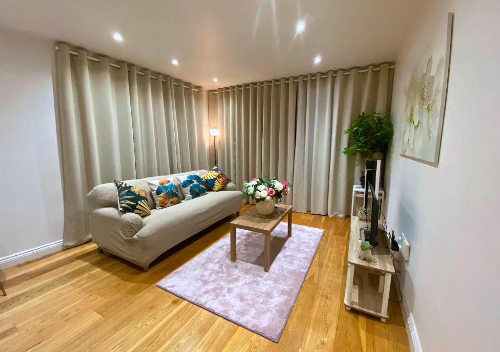 Southgate Apartment | Executive North London Southgate Serviced Apartment - Contractors Ready