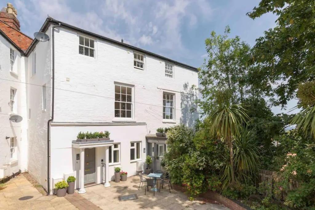 Malvern Apartment | Fabulous ground floor apartment.
