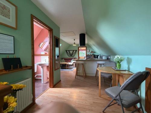 Bexhill-on-Sea Apartment | Fermain Lodge Countryside retreat, Peaceful Apartment with Gated Parking