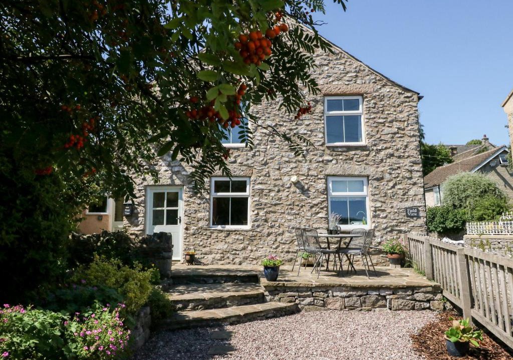 Peak District House | Field View