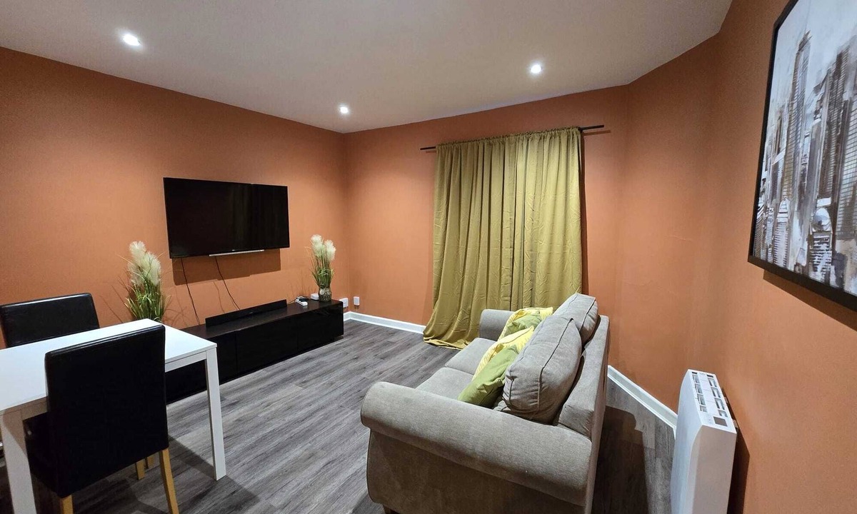 Hanham Apartment | First Floor Apartment - Light Up Properties