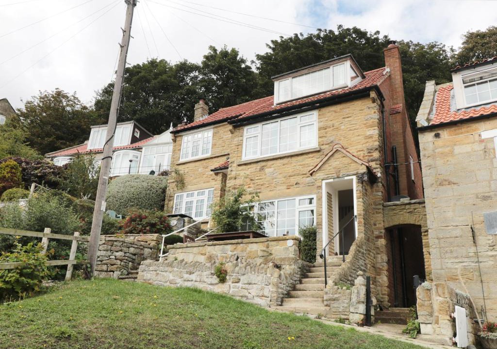 Runswick Bay House | Flamingo Cottage, Saltburn-by-the-Sea