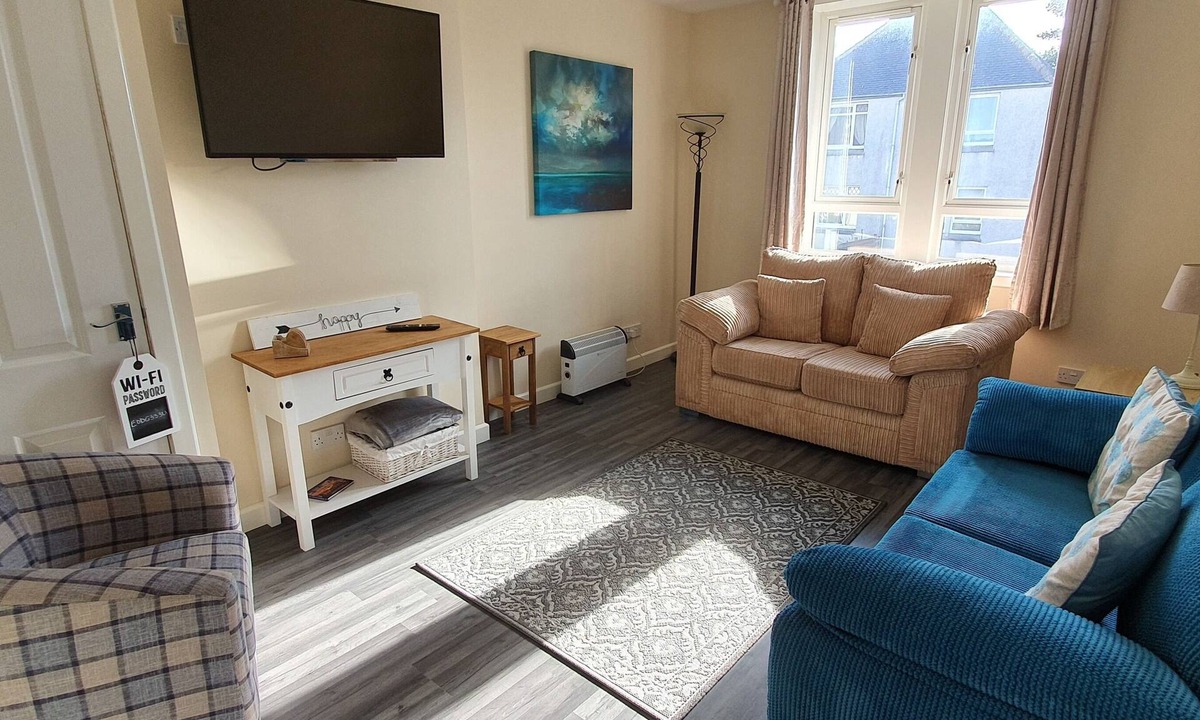 Stornoway Apartment | Flat 21 - First Floor, 2 bedroom apartment, Westview Terrace, Stornoway.