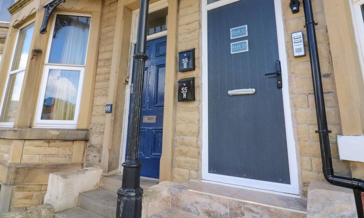Slyne Apartment | FLAT C, pet friendly, country holiday cottage in Morecambe