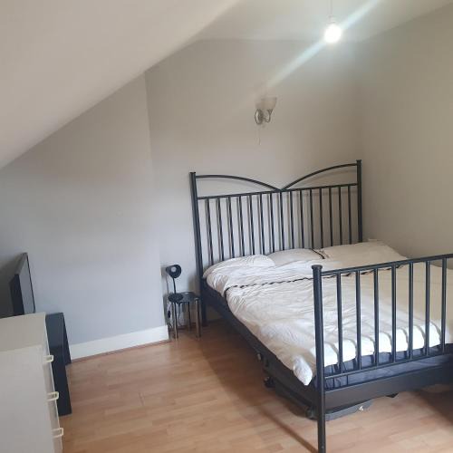 Elmers End Apartment | Flat with excellent transport links to central London.