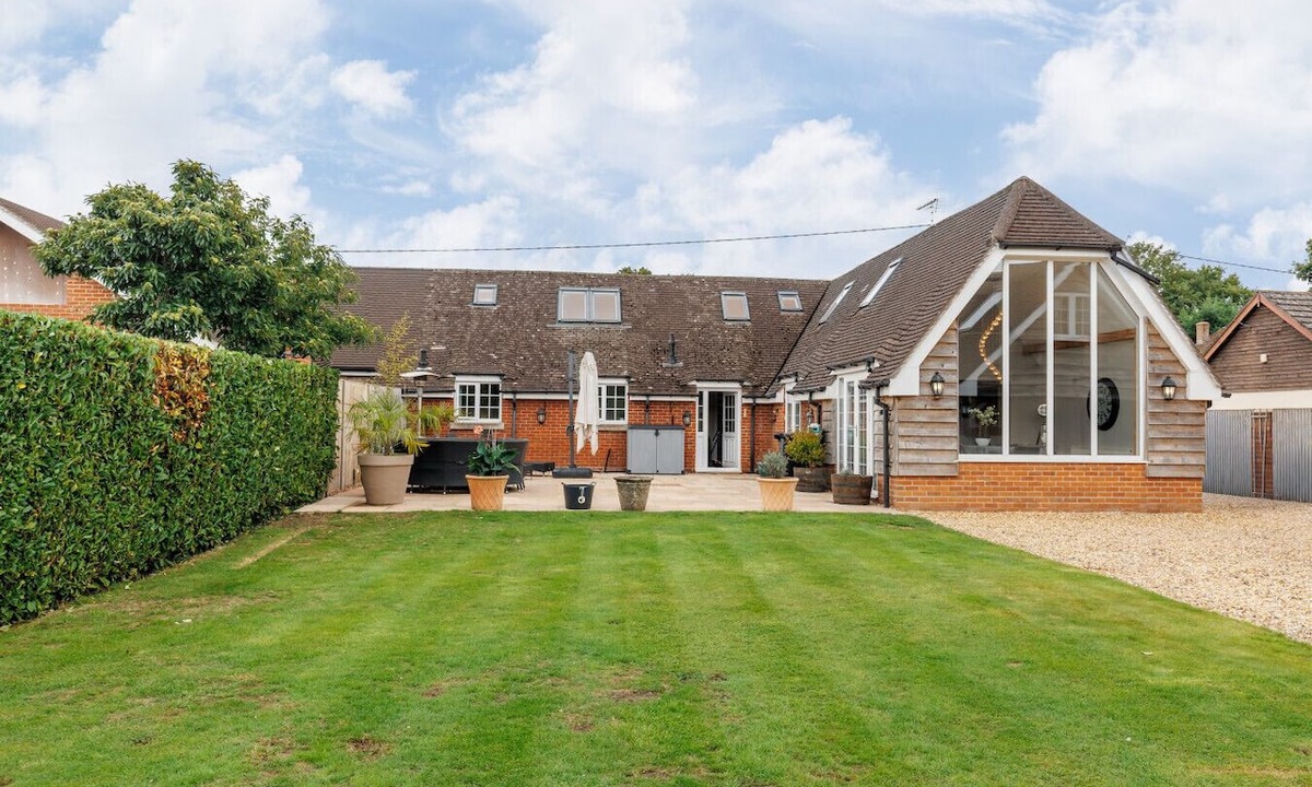 Fordingbridge House | Forest Edge - On the Edge of The New Forest with walks close by