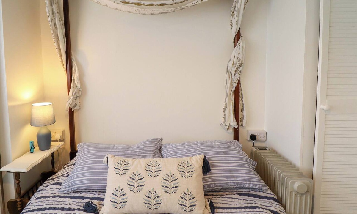 Grimsby Cottage | Four Seasons
