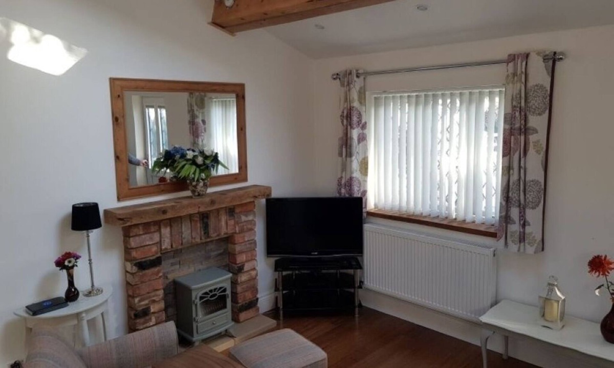 Chorlton-by-Backford Cottage | Foxlea Cottage – Peaceful Detached Retreat near Chester