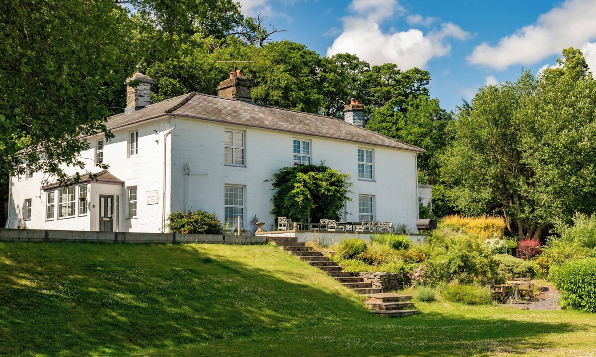 Bala House | FRON DDERW, pet friendly, character holiday cottage in Bala