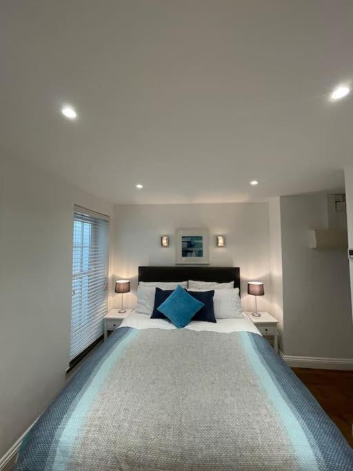 Flushing House | Fuchsia Cottage