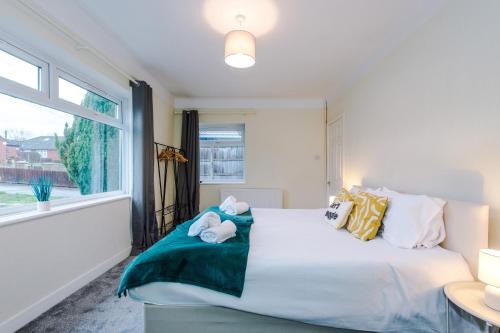 Ewloe House | Fully equipped 3BR Home Sleeps 6 Perfect for Short and Long Term Stays