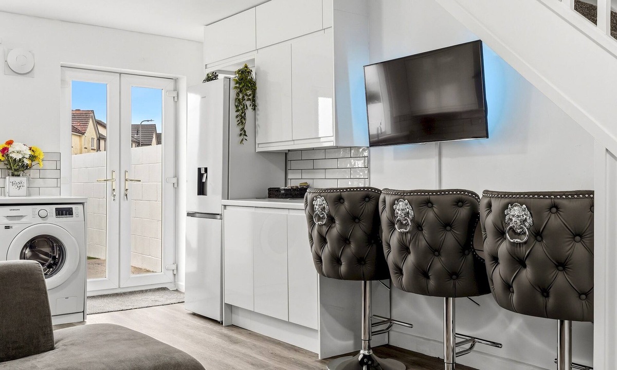 Whitehaven House | Fully Renovated 2-Bedroom Home with Parking - Pass the Keys