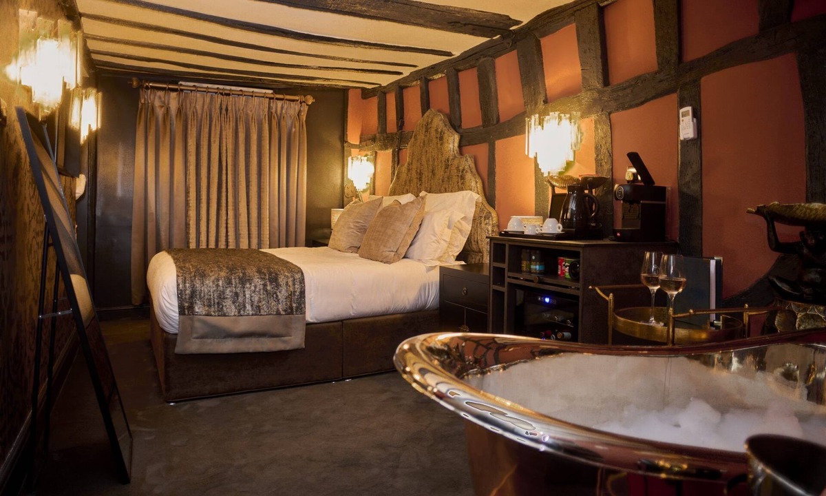 Epping Hotel | Funky Monk Restaurant and Rooms