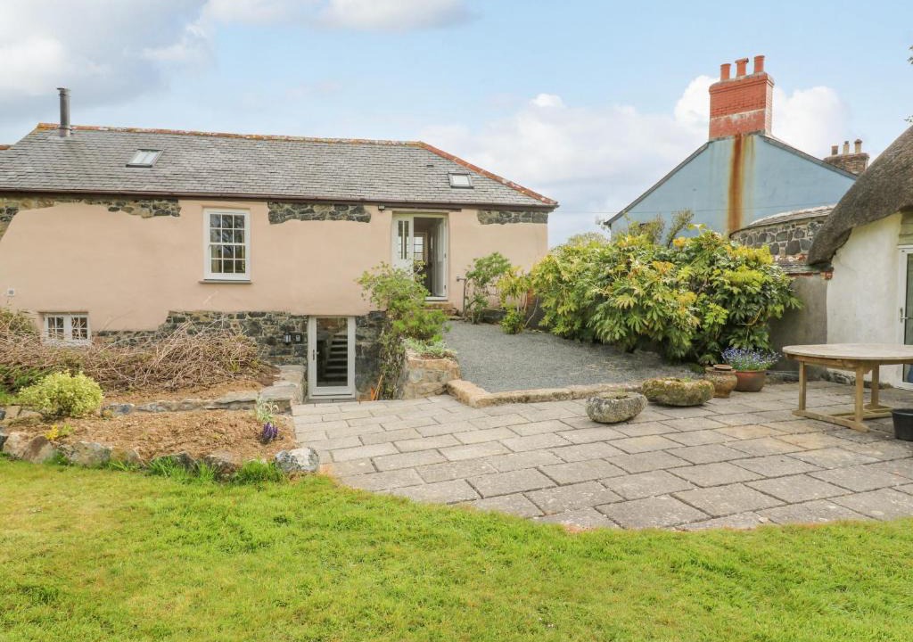 Helston House | Gilly Skyber