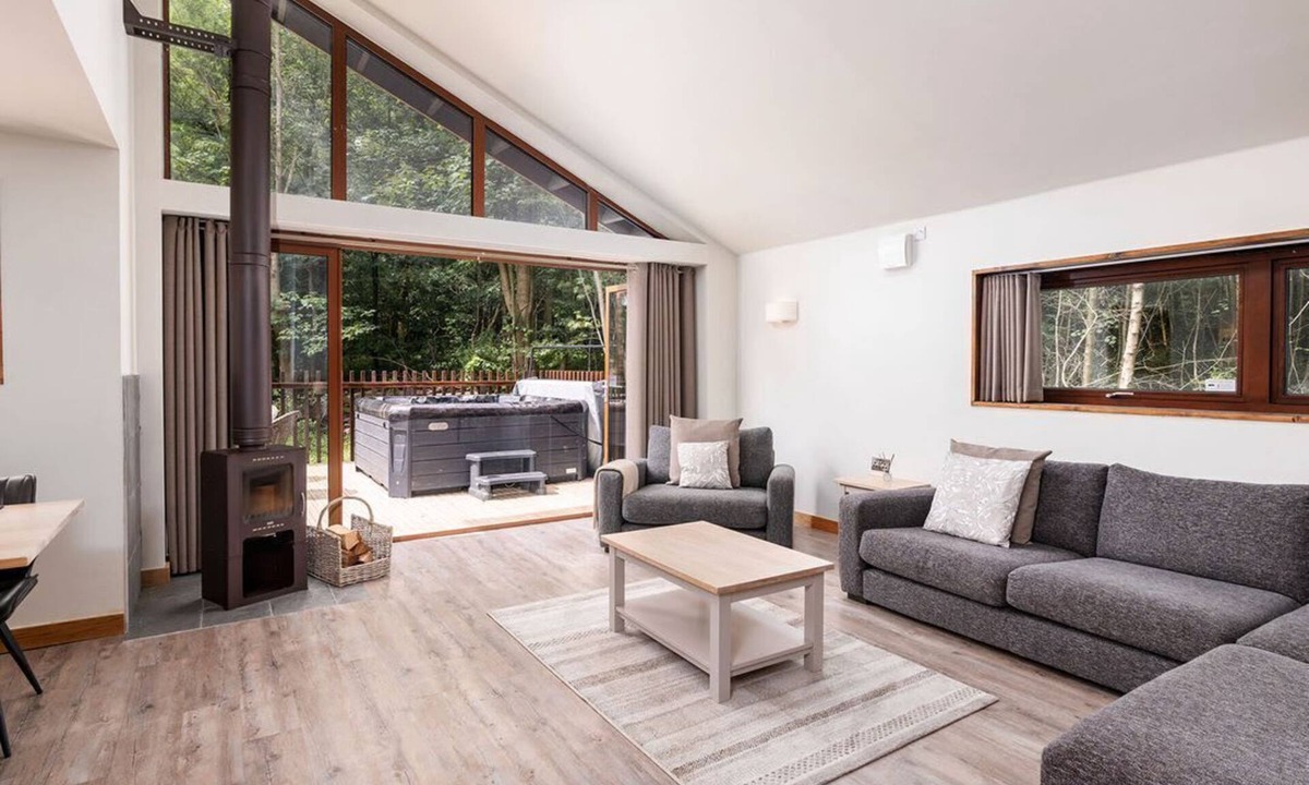 Peebles Cabin | Glentress Forest White Willow Premium, Peebles