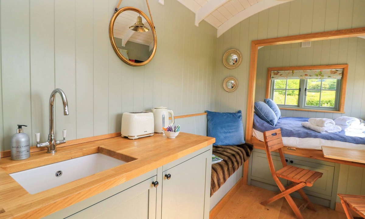 Chippenham Cottage | Goose Whistle Hut