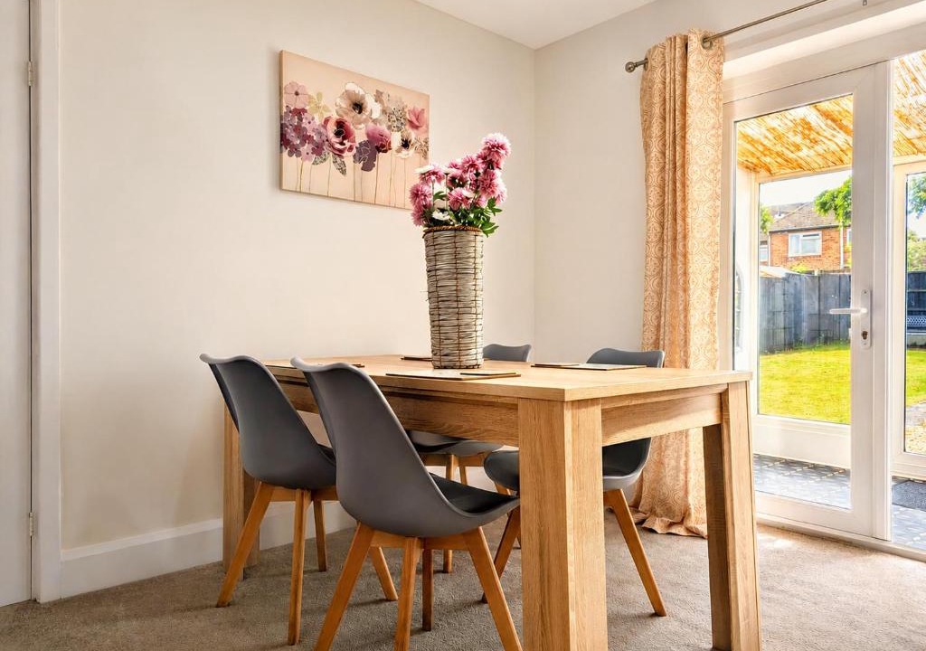 Grantham House | Grantham Stays - Harlaxton 3BR Home in Grantham, Sleeps 5, WIFI, Parking