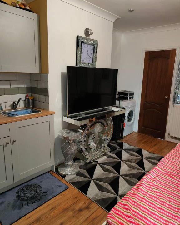 Gravesend House | GRAVESEND - BEAUTIFUL Studio