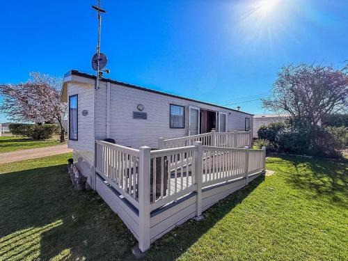 Pakefield House | Great 4 Berth Caravan With Wheelchair Access In Suffolk, Ref 68129Bs
